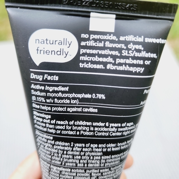 Hello Activated Charcoal Epic Whitening Toothpaste 4 oz - Picture 4 of 7